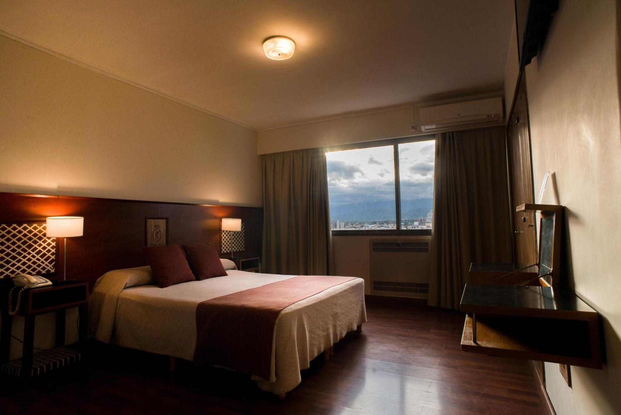 Hotel Victoria Plaza 萨尔塔 外观 照片